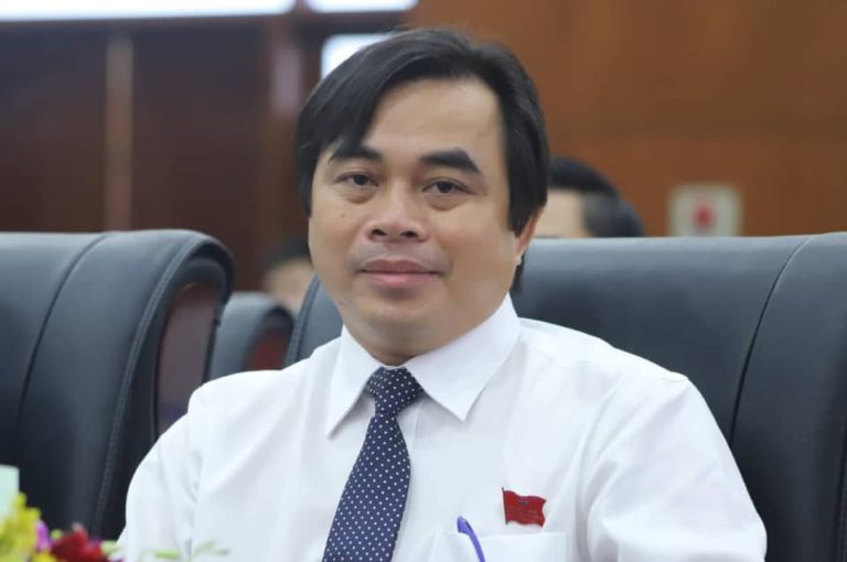 KHINH LUẬT TRẮNG TRỢN BÁN NƯỚC NGHĨA ĐEN