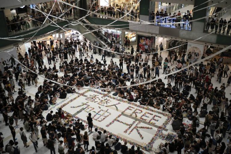 Tài phiệt Hong Kong và Việt Nam, cách mạng sẽ đi tới đâu? Tài phiệt Hong Kong và Việt Nam, cách mạng sẽ đi tới đâu?