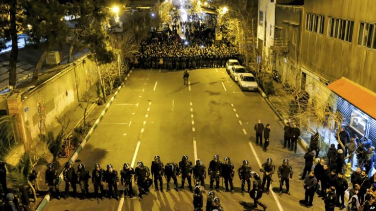 Giới hữu trách Iran: Quân đội bắn hai phi đạn vào máy bay Ukraine Giới hữu trách Iran: Quân đội bắn hai phi đạn vào máy bay Ukraine