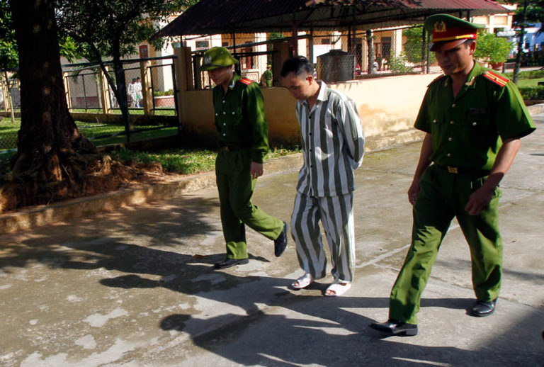 Chết bất minh trong đồn công an vẫn tiếp diễn, nhưng sự phản kháng gần như không còn Chết bất minh trong đồn công an vẫn tiếp diễn, nhưng sự phản kháng gần như không còn