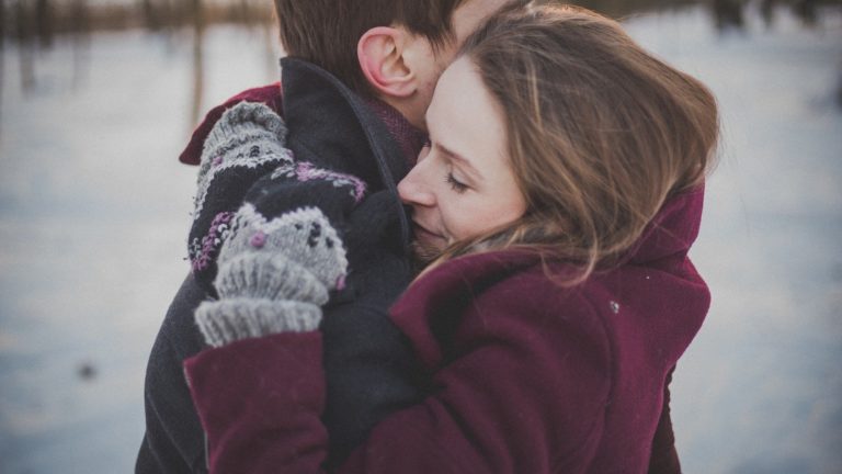 Chúng ta có thể làm gì trong thời gian đại dịch phải tránh tiếp xúc với người thân bạn bè nhất khi bạn sống một mình? Chúng ta có thể làm gì trong thời gian đại dịch phải tránh tiếp xúc với người thân bạn bè nhất khi bạn sống một mình?