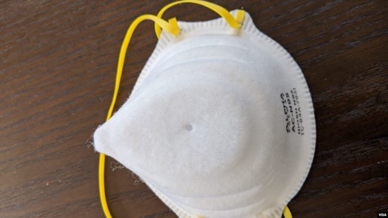 FDA rút giấy phép của hàng chục công ty xuất khẩu khẩu trang TQ