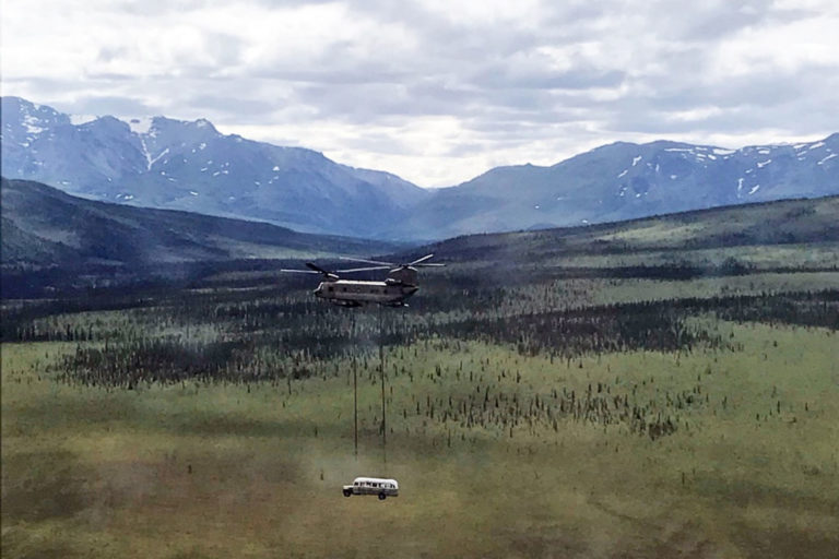 Chiếc xe buýt trong ‘Into The Wild’ bị đưa khỏi khu hoang dã Alaska