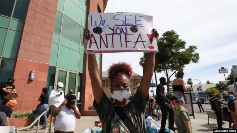 Ít chứng cứ liên hệ đến Antifa trong hồ sơ truy tố các phần tử bạo loạn Ít chứng cứ liên hệ đến Antifa trong hồ sơ truy tố các phần tử bạo loạn