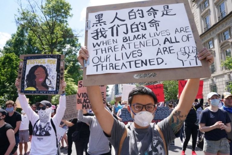 Phản ứng của người Mỹ gốc Á với Black Lives Matter là một phần của một lịch sử lâu đời và phức tạp