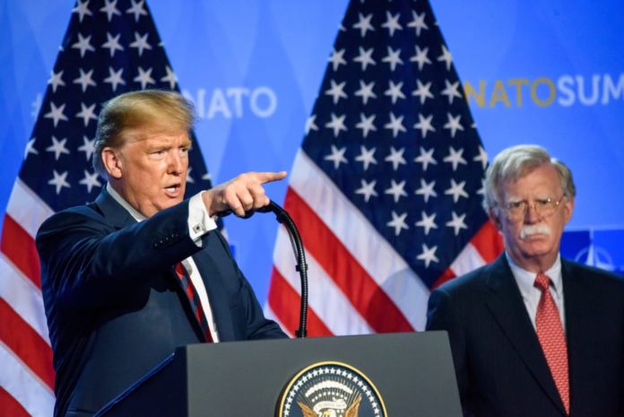 Donald-Trump-va-John-Bolton