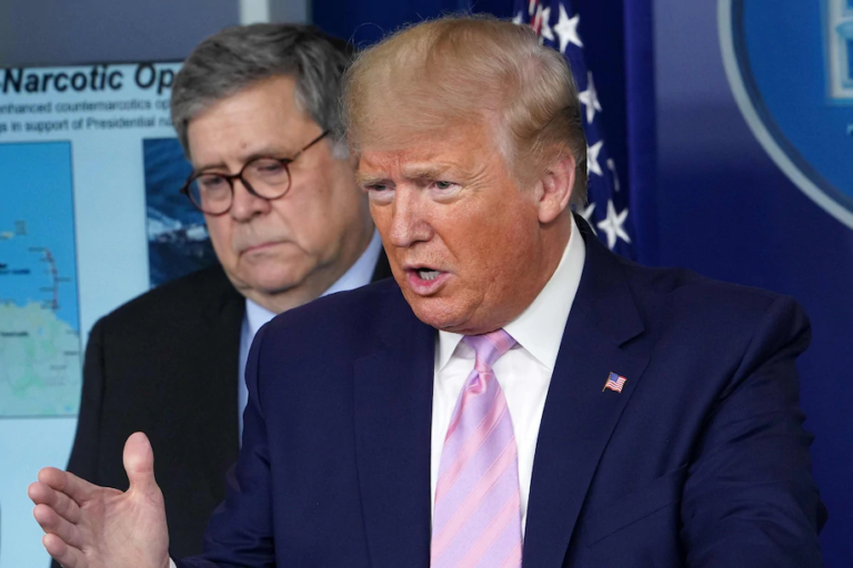 Ý Kiến: Trump dùng coronavirus làm bình phong để lạm quyền