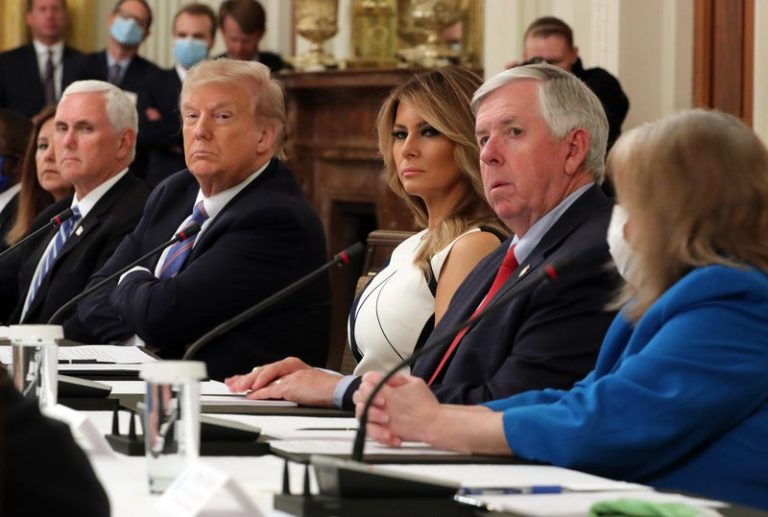 Trump cam kết sẽ ‘gây áp lực’ các thống đốc để mở lại trường học bất chấp những lo ngại về sức khỏe
