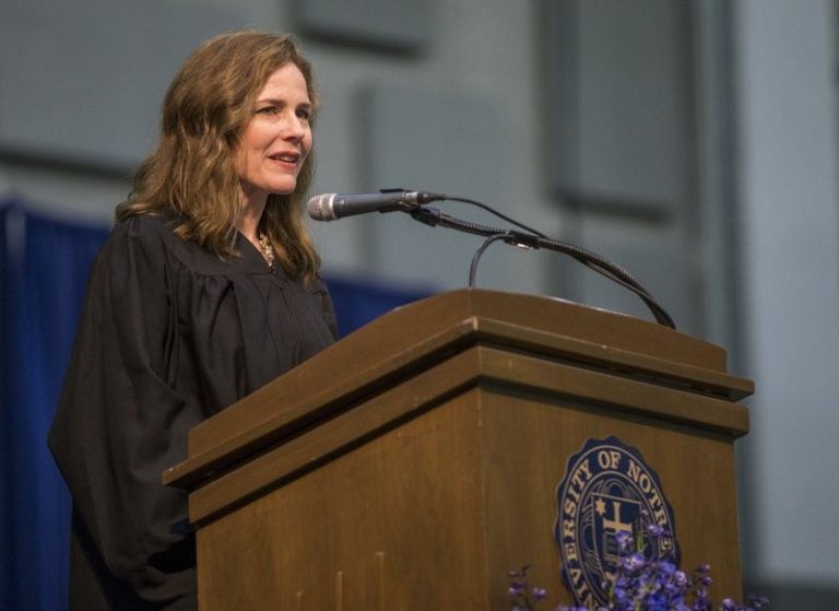 Ứng viên Tối Cao Pháp Viện Amy Coney Barrett được cánh hữu nhiệt liệt tung hô Ứng viên Tối Cao Pháp Viện Amy Coney Barrett được cánh hữu nhiệt liệt tung hô