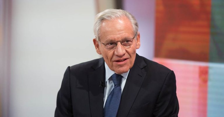 Bob Woodward nói ý tưởng ra lệnh giới hạn đi lại với Trung Quốc không phải đến từ Trump