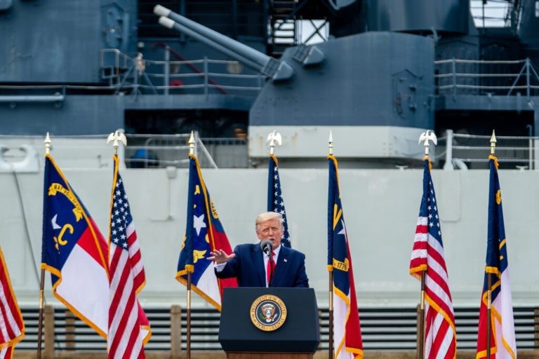 Biden bảo toàn vị trí dẫn đầu trước tấn công dữ dội của Trump trong những tháng tranh cử cuối cùng