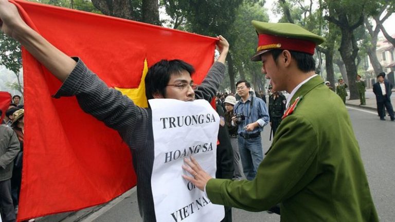 Mỹ đăng bản đồ Việt Nam có Hoàng Sa, Trường Sa – sự cố hay có ẩn ý?