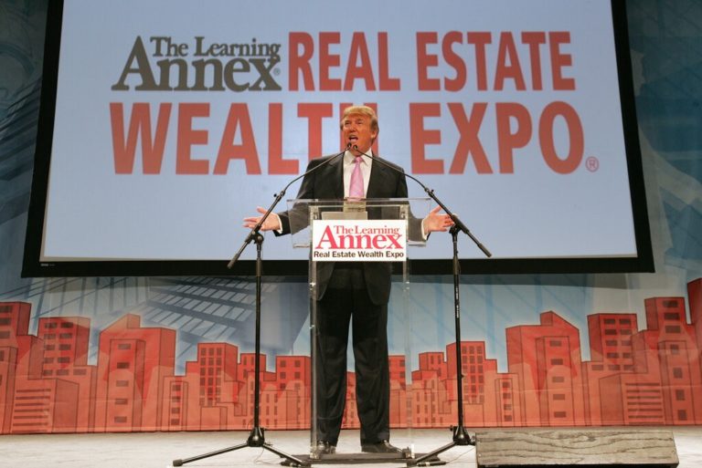 Hồ sơ thuế của Trump (II): Tiếng tăm từ một chương trình truyền hình đã đem lại cho Trump 427 triệu đô la cải tử hoàn sinh (Phần 3)