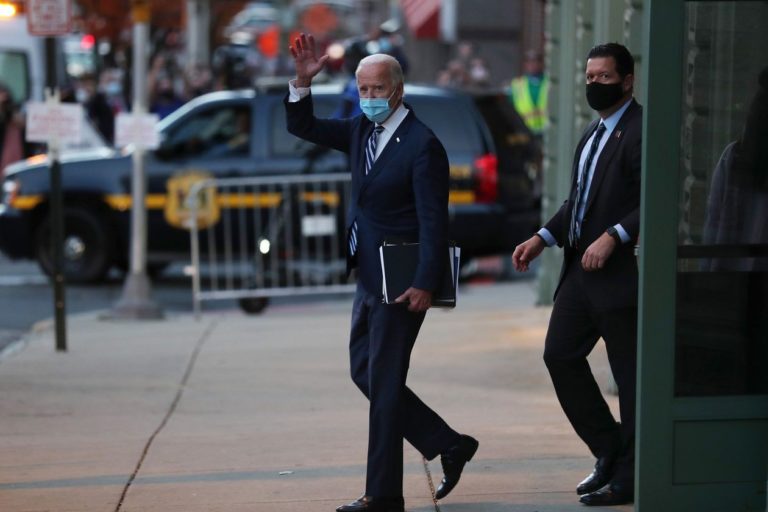 Joe Biden có kế hoạch gì với Covid-19?