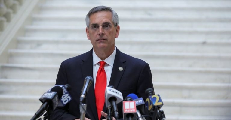 THƯ KÝ (SECRETARY OF STATE) ĐẢNG CỘNG HÒA CỦA TIỂU BANG GEORGIA NÓI RẰNG ÔNG TA* ĐÃ BỊ TRUMP “TRỞ MẶT, THROWN UNDER THE BUS” THƯ KÝ (SECRETARY OF STATE) ĐẢNG CỘNG HÒA CỦA TIỂU BANG GEORGIA NÓI RẰNG ÔNG TA* ĐÃ BỊ TRUMP “TRỞ MẶT, THROWN UNDER THE BUS”