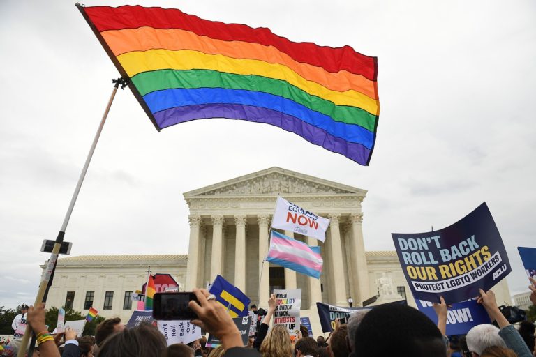Cộng đồng LGBT không được bảo vệ hợp pháp chống lại sự phân biệt đối xử như nhiều người Mỹ nghĩ.