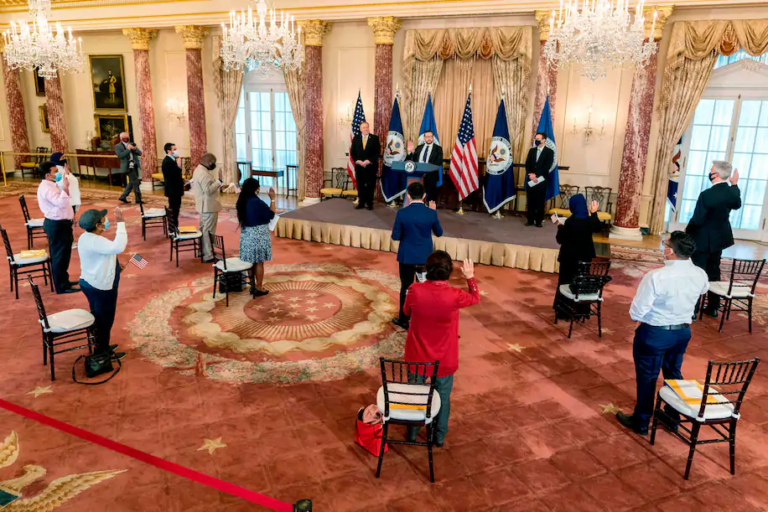 Chính quyền Trump công bố bài thi quốc tịch mới – dài hơn, khó hơn, và mang tính chính trị hoá