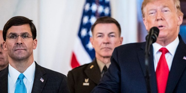 ‘Đây là những động thái của nhà độc tài’: Các quan chức quốc phòng cảnh báo khi Trump cài thêm những người trung thành vào Ngũ Giác Đài ‘Đây là những động thái của nhà độc tài’: Các quan chức quốc phòng cảnh báo khi Trump cài thêm những người trung thành vào Ngũ Giác Đài