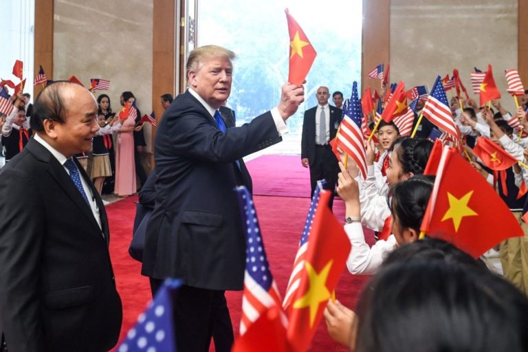 Donald Trump có thật sự đánh Trung cộng không? Donald Trump có thật sự đánh Trung cộng không?