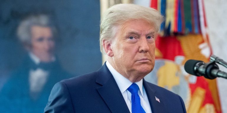 Trump không thể tự bảo vệ mình khỏi các công tố viên New York bằng cách tự ân xá