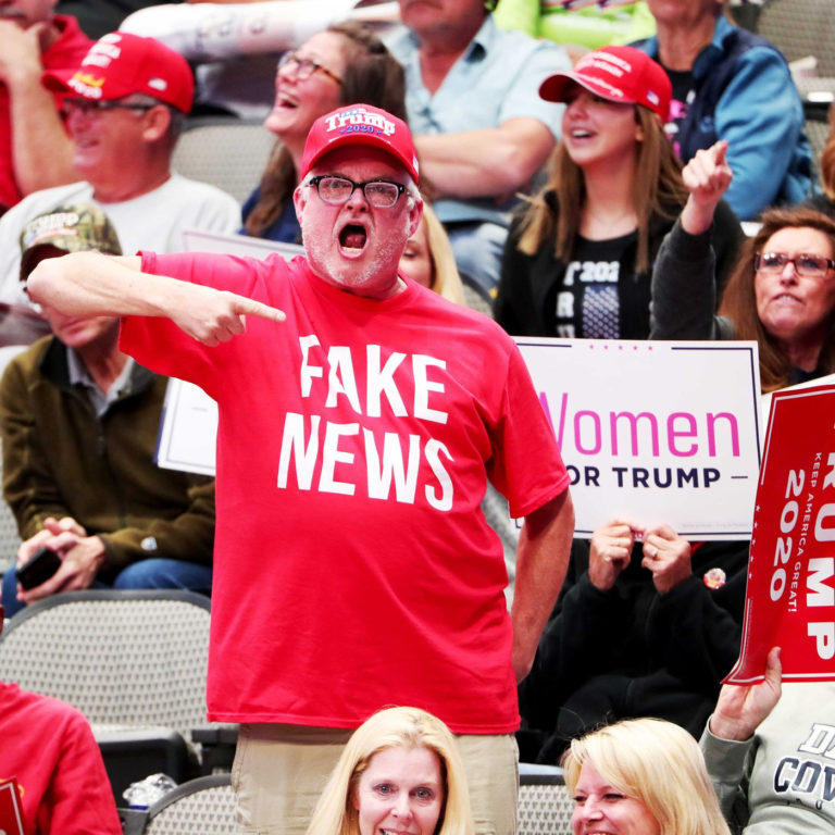 Phát Tán Tin Giả Làm Lung Lay Nền Móng Xã Hội Dân Chủ