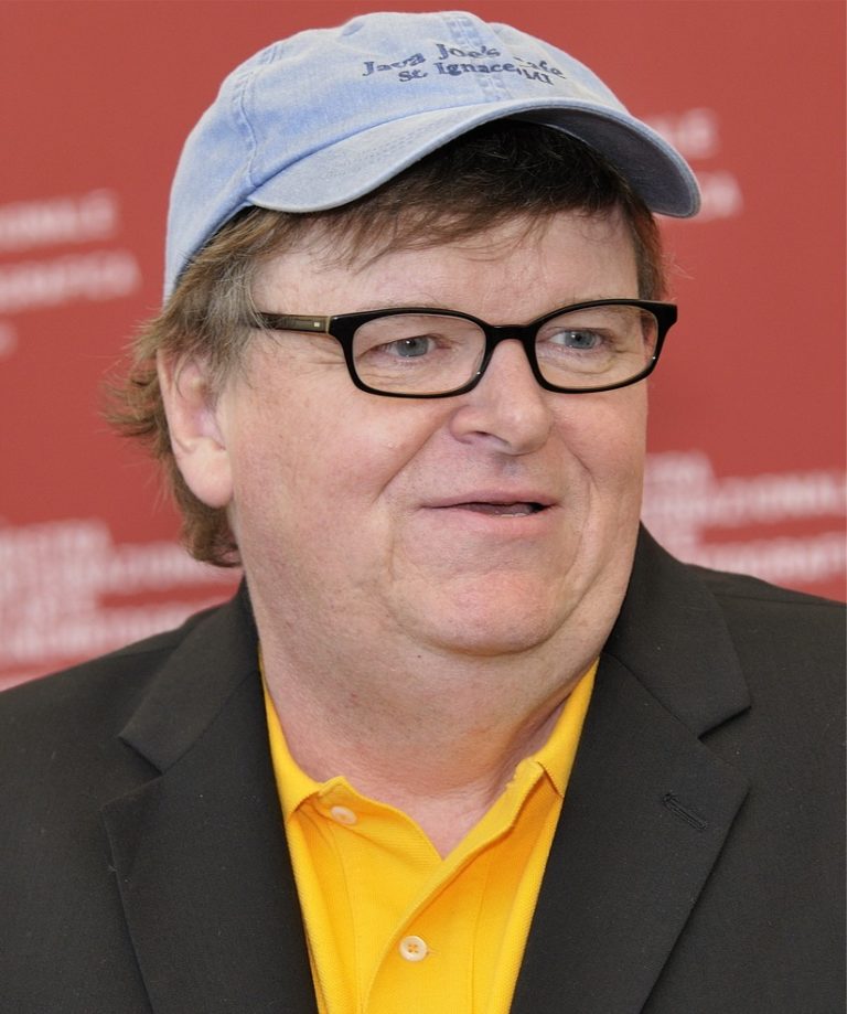 Thư cảnh báo khẩn thiết của đạo diễn Michael Moore Thư cảnh báo khẩn thiết của đạo diễn Michael Moore
