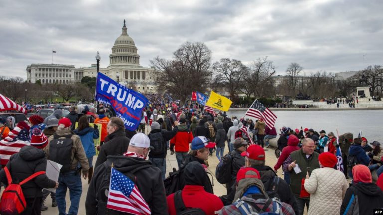 AP: Cơn giận của ông Trump châm ngòi cuộc tấn công vào nền dân chủ Mỹ AP: Cơn giận của ông Trump châm ngòi cuộc tấn công vào nền dân chủ Mỹ