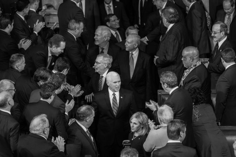 Liệu Pence có làm điều đúng đắn?