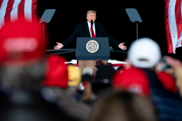 Kiểm chứng: Ám chỉ vô căn cứ của Trump về việc vất bỏ hàng loạt phiếu bầu ở Georgia