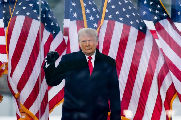 Jeff Flake: Các đảng viên Cộng hòa của tôi, Trump đang hủy diệt chúng ta Jeff Flake: Các đảng viên Cộng hòa của tôi, Trump đang hủy diệt chúng ta