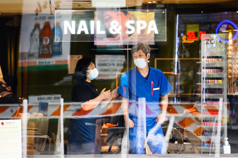 Tại sao phụ nữ Mỹ gốc Á lại có tỷ lệ thất nghiệp cao nhất trong 6 tháng dịch vừa qua