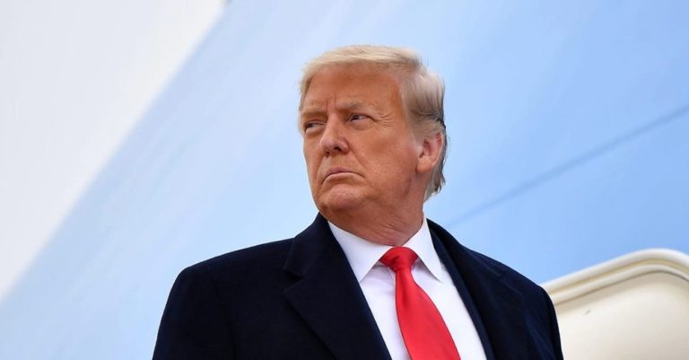 Gần 400 nhân viên tòa nhà Capitol Hill đã viết một lá thư cho những thượng nghị sĩ Hoa Kỳ, năn nỉ họ hãy kết tội Trump trong phiên tòa luận tội để truất phế ông ta