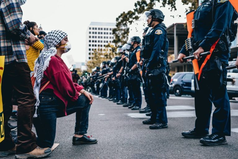 Phong trao Black Lives Matter có chống cảnh sát không? Phong trao Black Lives Matter có chống cảnh sát không?