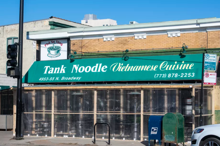 Câu chuyện phở Tank Noodle ở Chicago