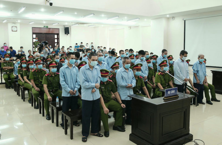 Phúc thẩm Đồng Tâm: Luật sư tự đánh máy biên bản phiên tòa nhưng “bị tịch thu” Phúc thẩm Đồng Tâm: Luật sư tự đánh máy biên bản phiên tòa nhưng “bị tịch thu”
