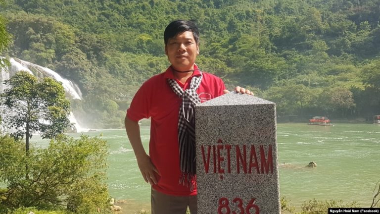 Việt Nam bắt giữ nhà báo chuyên điều tra tham nhũng Nguyễn Hoài Nam Việt Nam bắt giữ nhà báo chuyên điều tra tham nhũng Nguyễn Hoài Nam