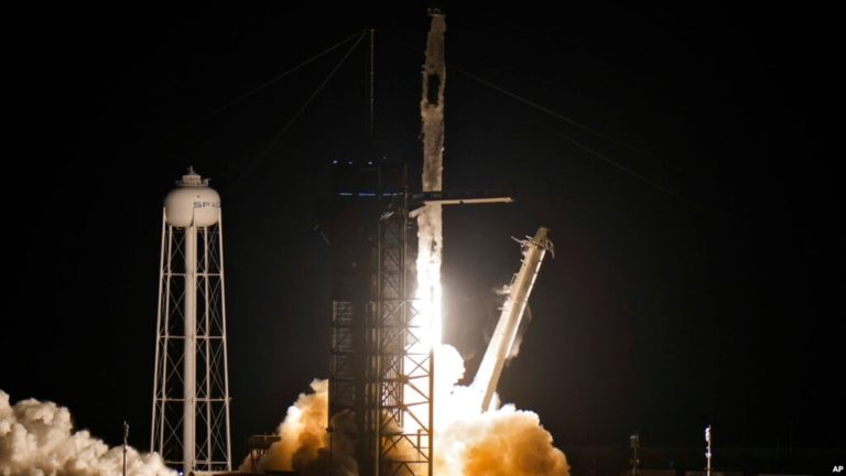 SpaceX đưa 4 phi hành gia lên trạm không gian