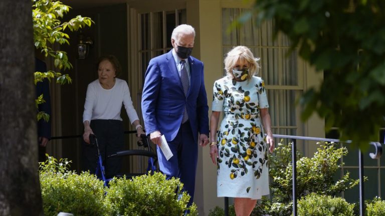 BIDEN VÀ CARTER KHƠI LẠI MỘT TÌNH BẠN LÂU DÀI Ở THỊ TRẤN PLAINS