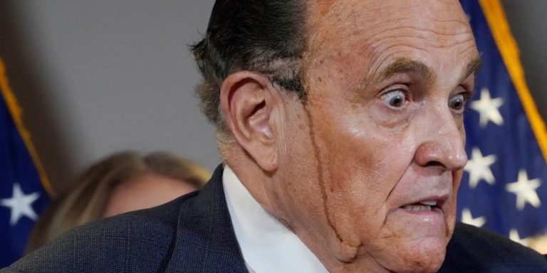 FBI: GIULIANI BỊ NGA SỬ DỤNG LÀM CÔNG CỤ TUYÊN TRUYỀN TIN GIẢ, BÓP MÉO SỰ THẬT.