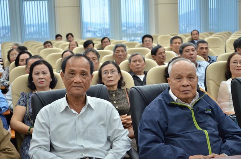 Tin giả và “Tuyên truyền giả”