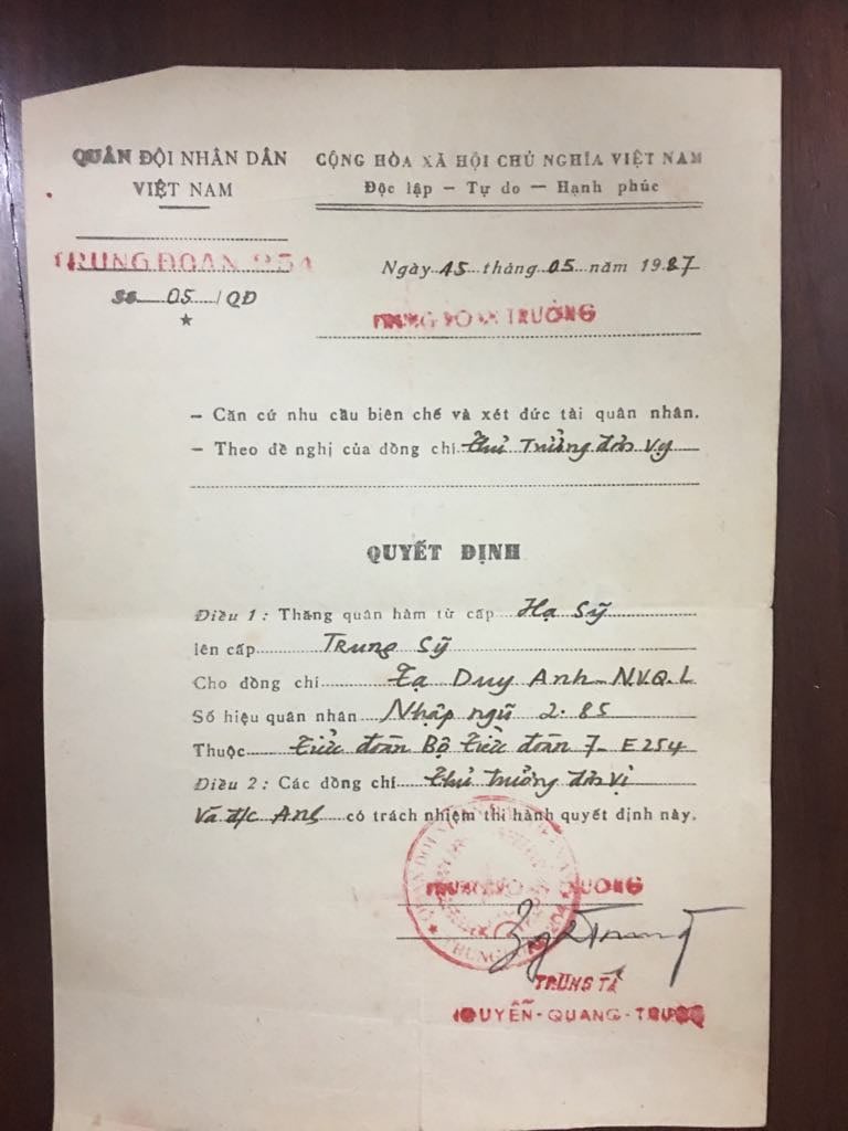 RA KHỎI HẦM TỐI RA KHỎI HẦM TỐI
