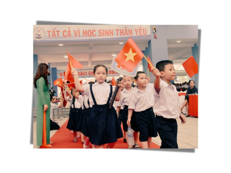 Mùa khai trường, nghĩ về chính trị ký ức
