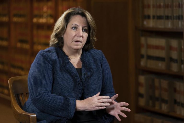 Phỏng vấn AP: Bộ Tư pháp tấn công tin tặc