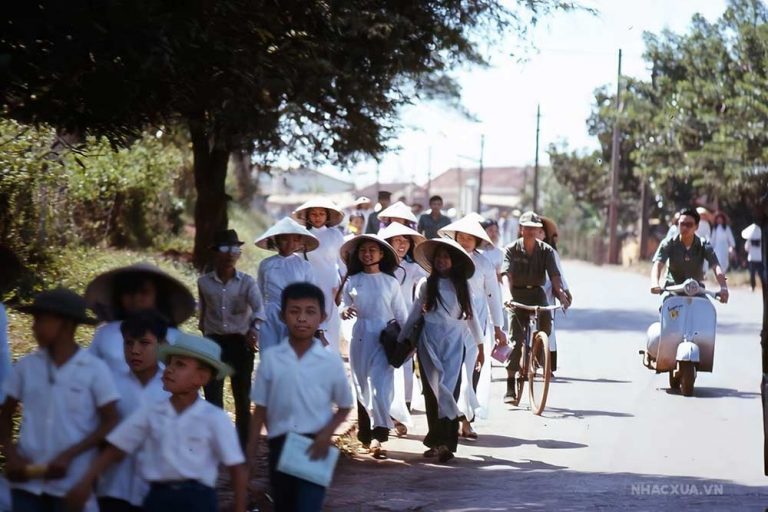 Cùng lên tiếng về chuyện đồng phục ở trường THPT Bùi Thị Xuân Cùng lên tiếng về chuyện đồng phục ở trường THPT Bùi Thị Xuân