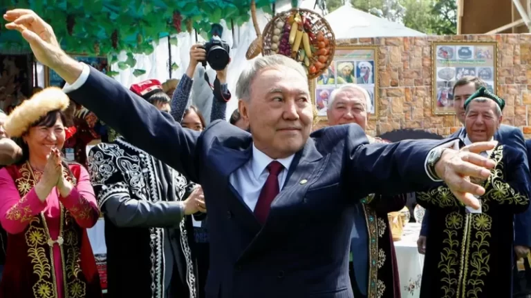 Sự giàu có của gia đình cựu lãnh đạo Kazakhstan thành tâm điểm sau bất ổn Sự giàu có của gia đình cựu lãnh đạo Kazakhstan thành tâm điểm sau bất ổn
