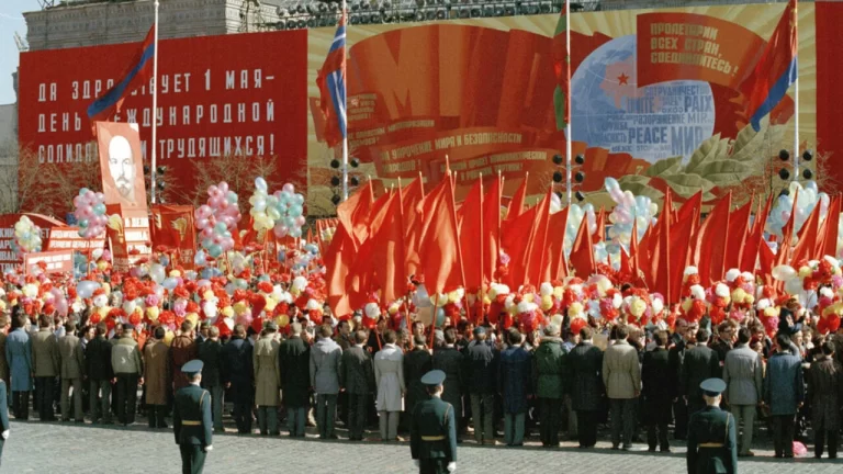 Dựng lại bóng ma Liên Xô, giấc mơ của Putin Dựng lại bóng ma Liên Xô, giấc mơ của Putin