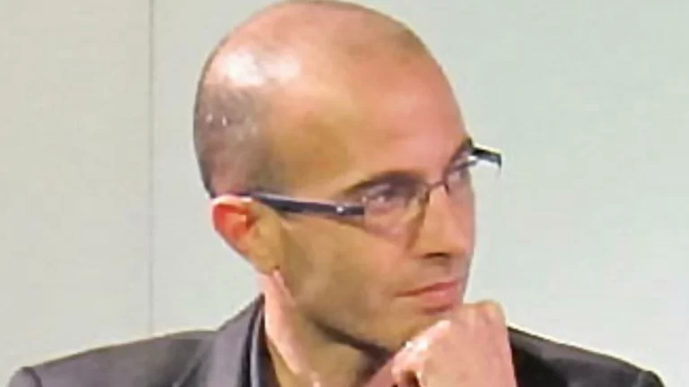 Sử gia Harari: Hướng đi của nhân loại đang được quyết định tại Ukraina