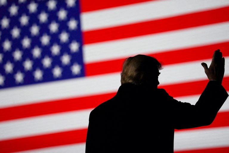 Ông Trump bác cáo buộc đã xé tài liệu của Nhà Trắng