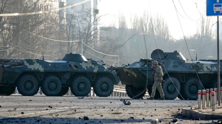 Lực lượng Nga thúc quân về thủ đô Ukraine, vấp phải sự ‘kháng cự kiên cường’