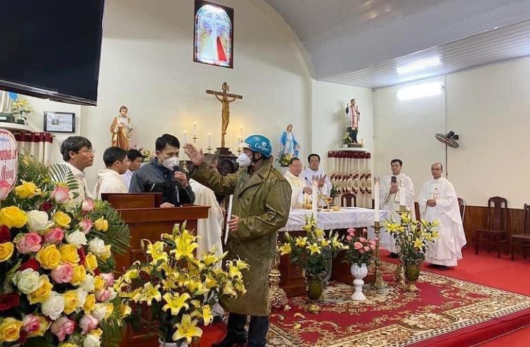Đức TGM Giuse đến với giáo họ Đồng Tâm nhỏ bé tại Lạc Sơn, Hoà Bình